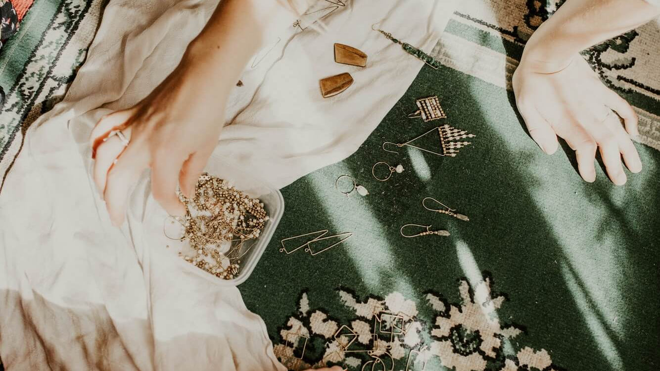 Empowering Earrings – reiluja ja oikeudenmukaisia työpaikkoja Nepaliin - Kaiko Clothing Company Oy