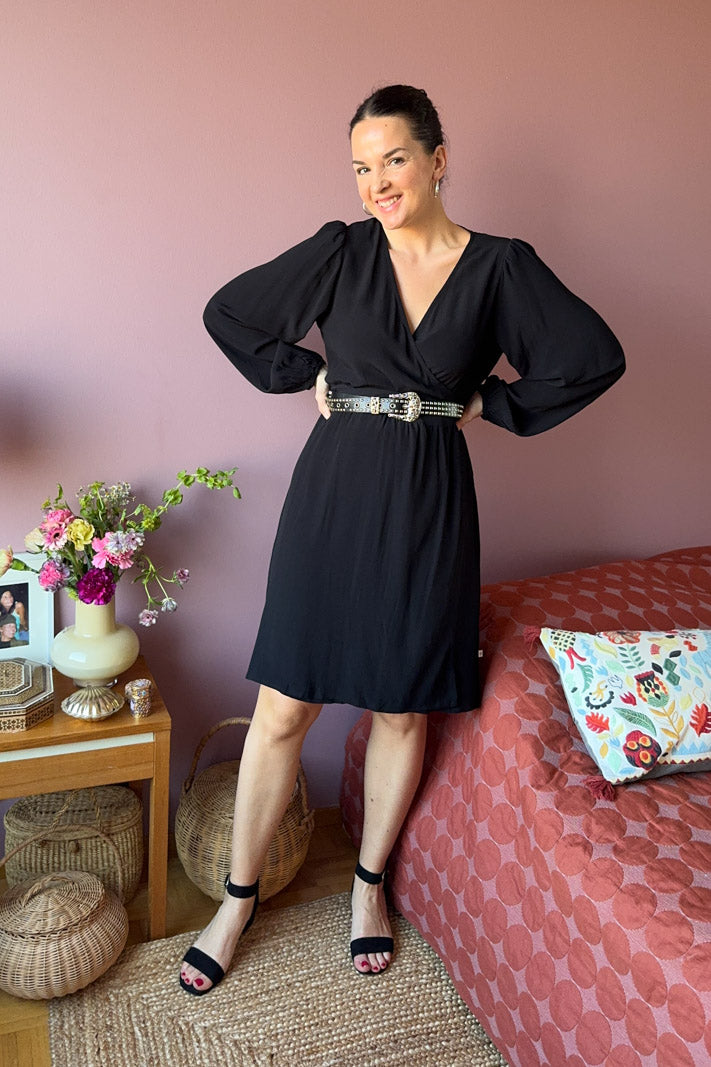 Naisten musta viskoosikreppi kietaisumekko