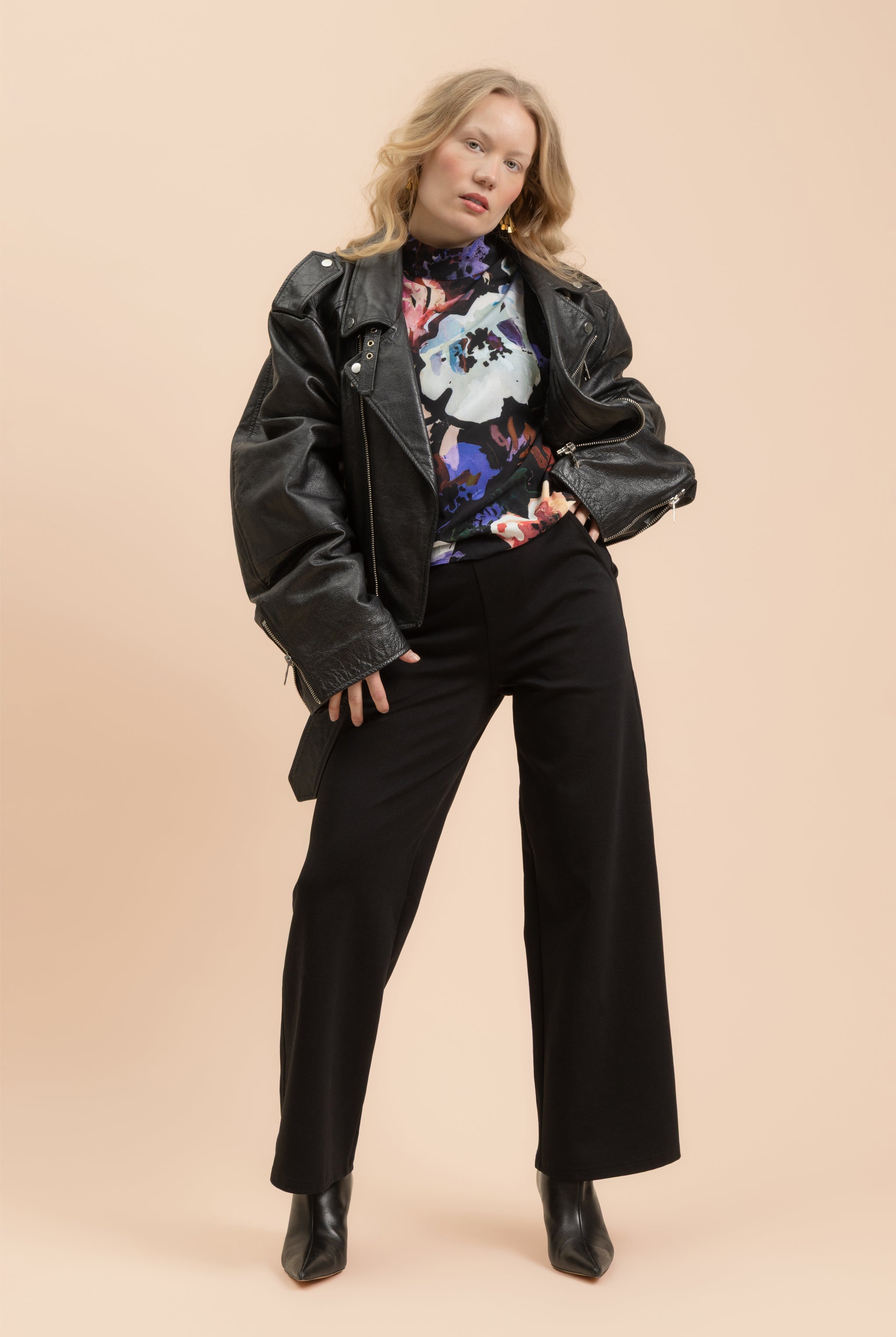 | modelheight:165, size:XS regular
