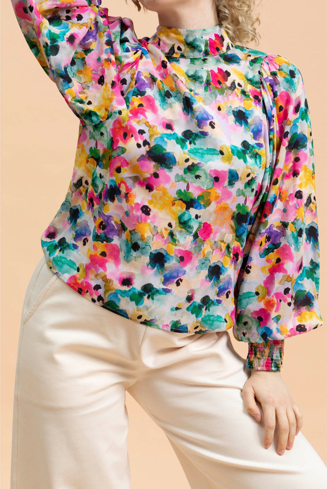 Naisten värikäs juhlapaita | modelheight:164, size:XS