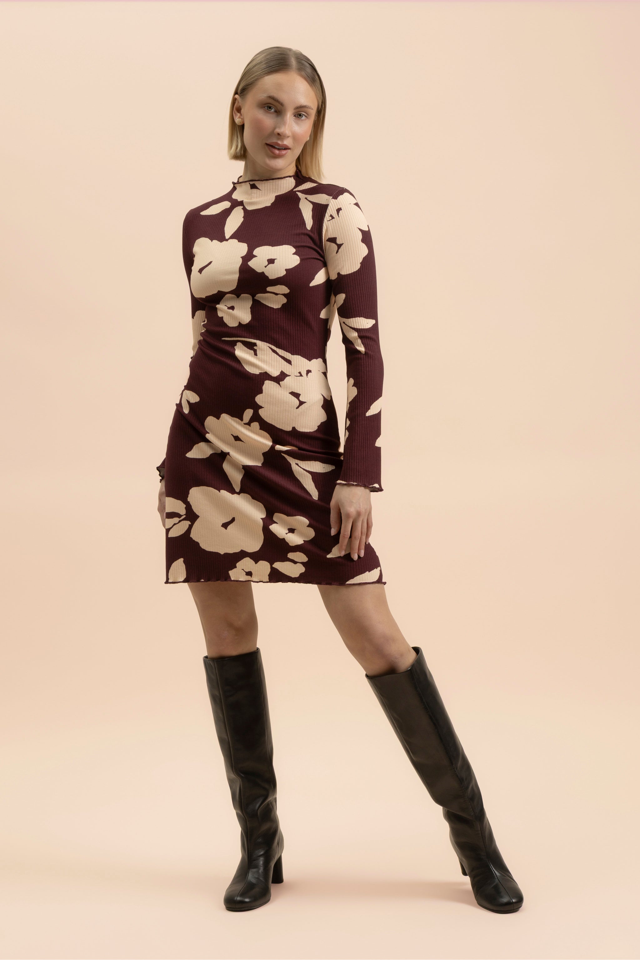 | modelheight:172, size:XS