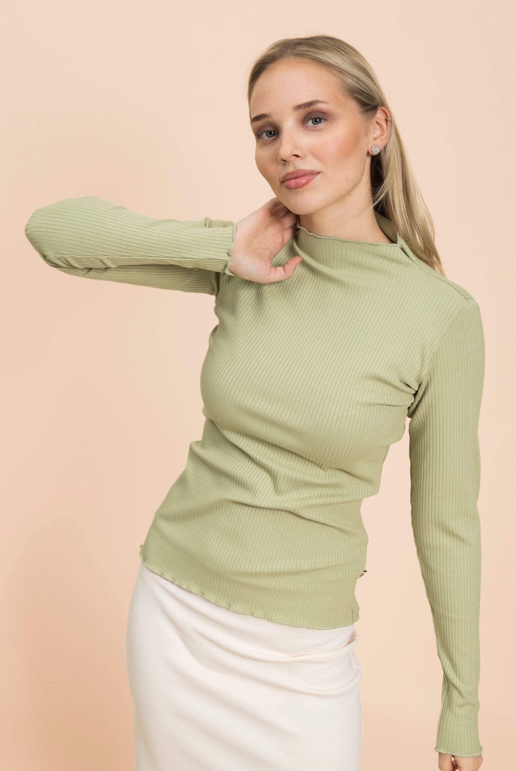 | modelheight:168, size:XS