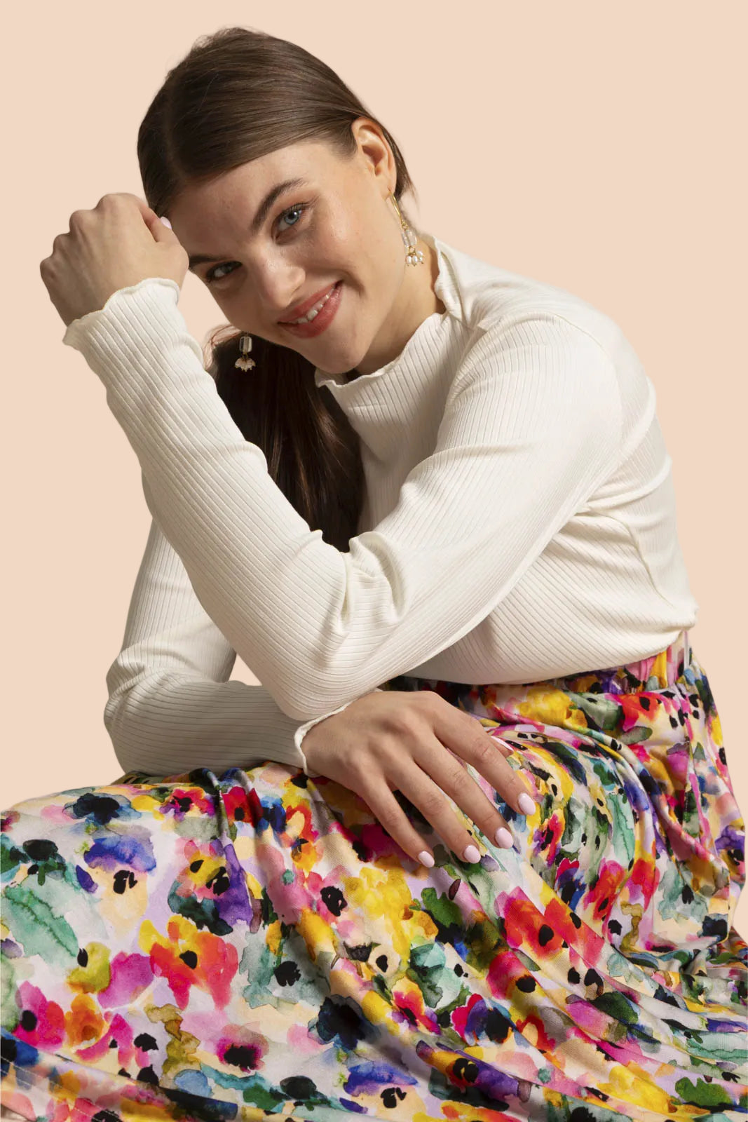 Naisten valkoinen pitkähihainen paita | modelheight:162, size:M