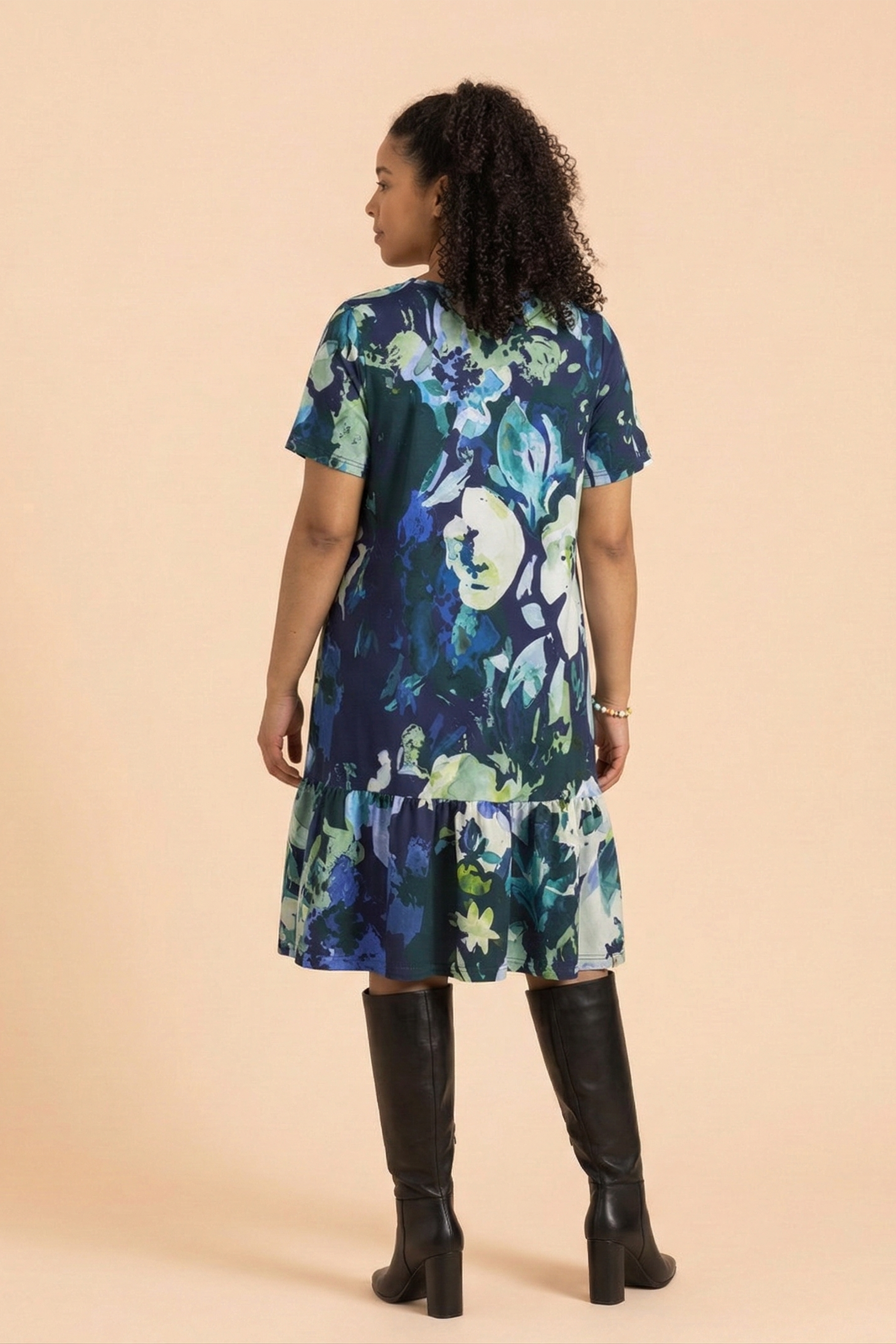 | modelheight:169, size:M