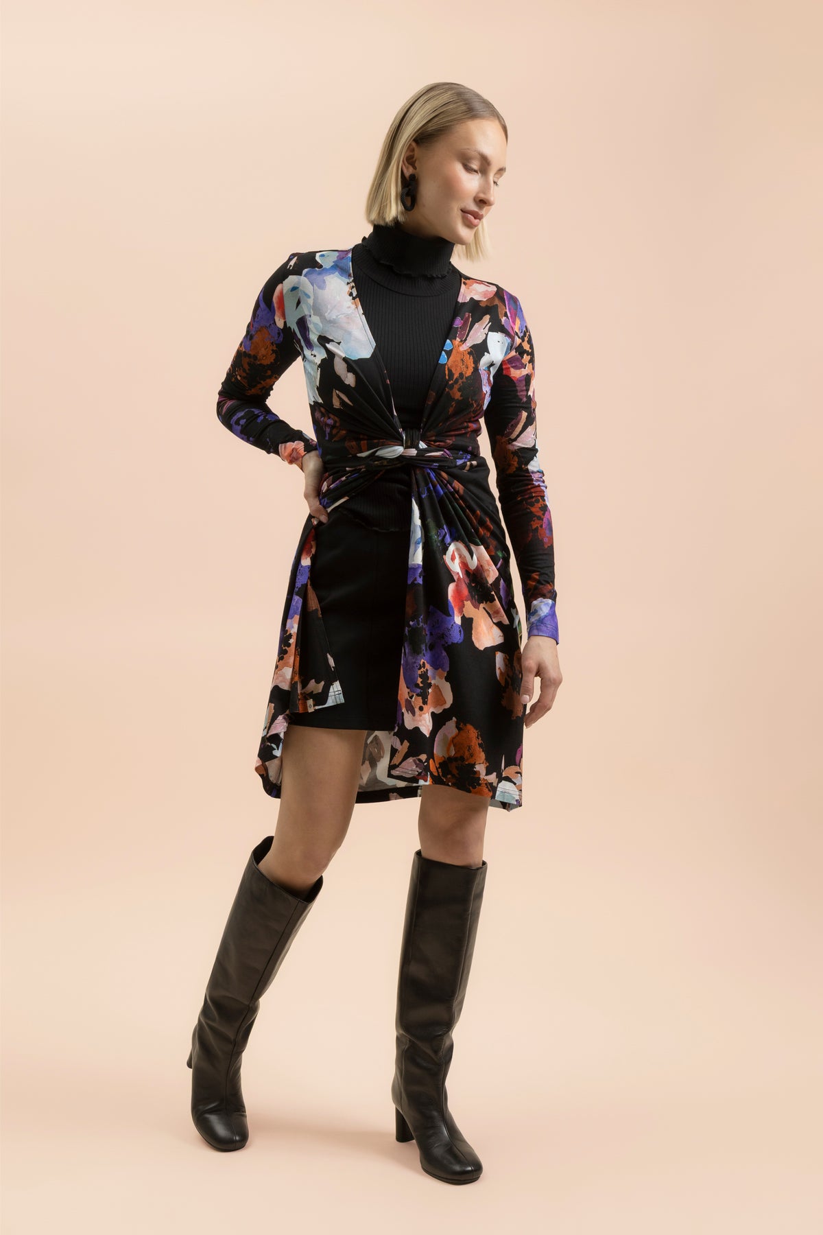 | modelheight:172, size:XS