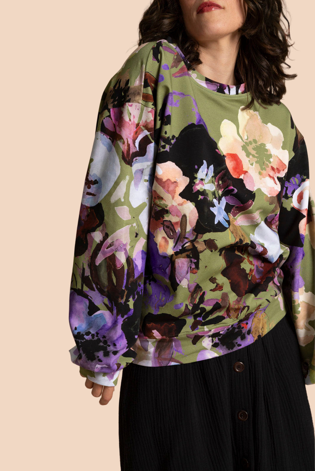 Naisten vihreä collagepaita kukkakuosilla