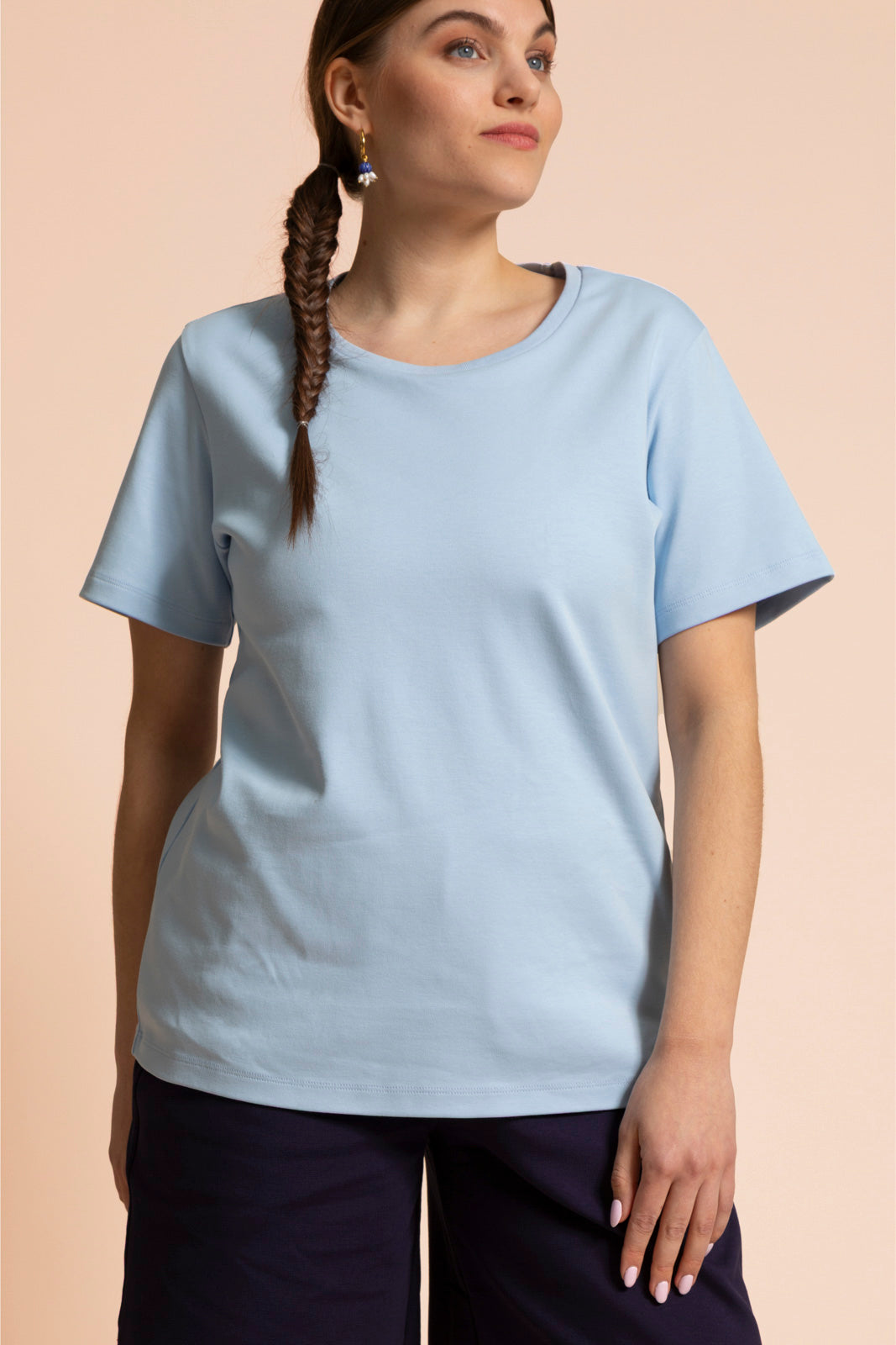 Naisten vaaleansininen t-paita | modelheight:162, size:M