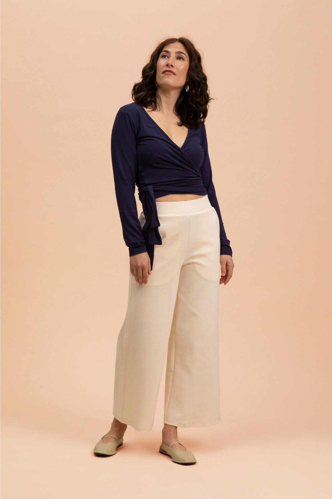 Naisten kermanvalkoiset culottes-housut | modelheight:163, size:XS