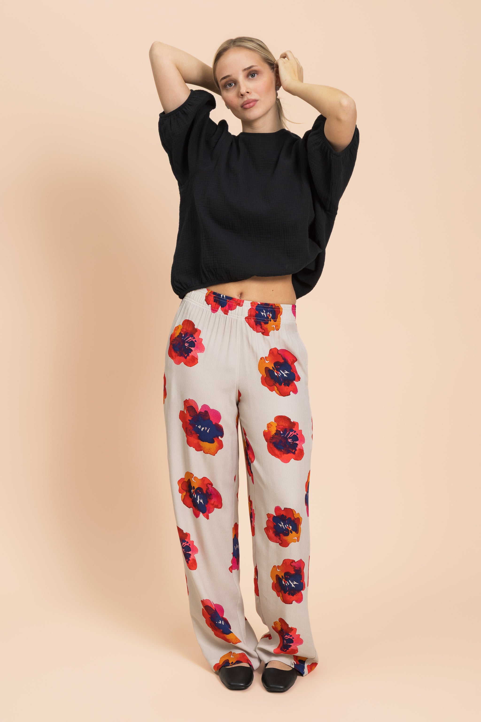 | modelheight:168, size:XS