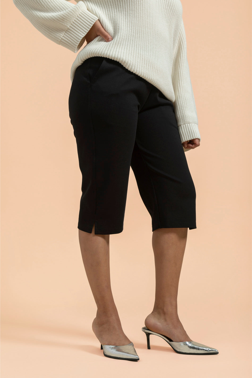 Naisten mustat caprit