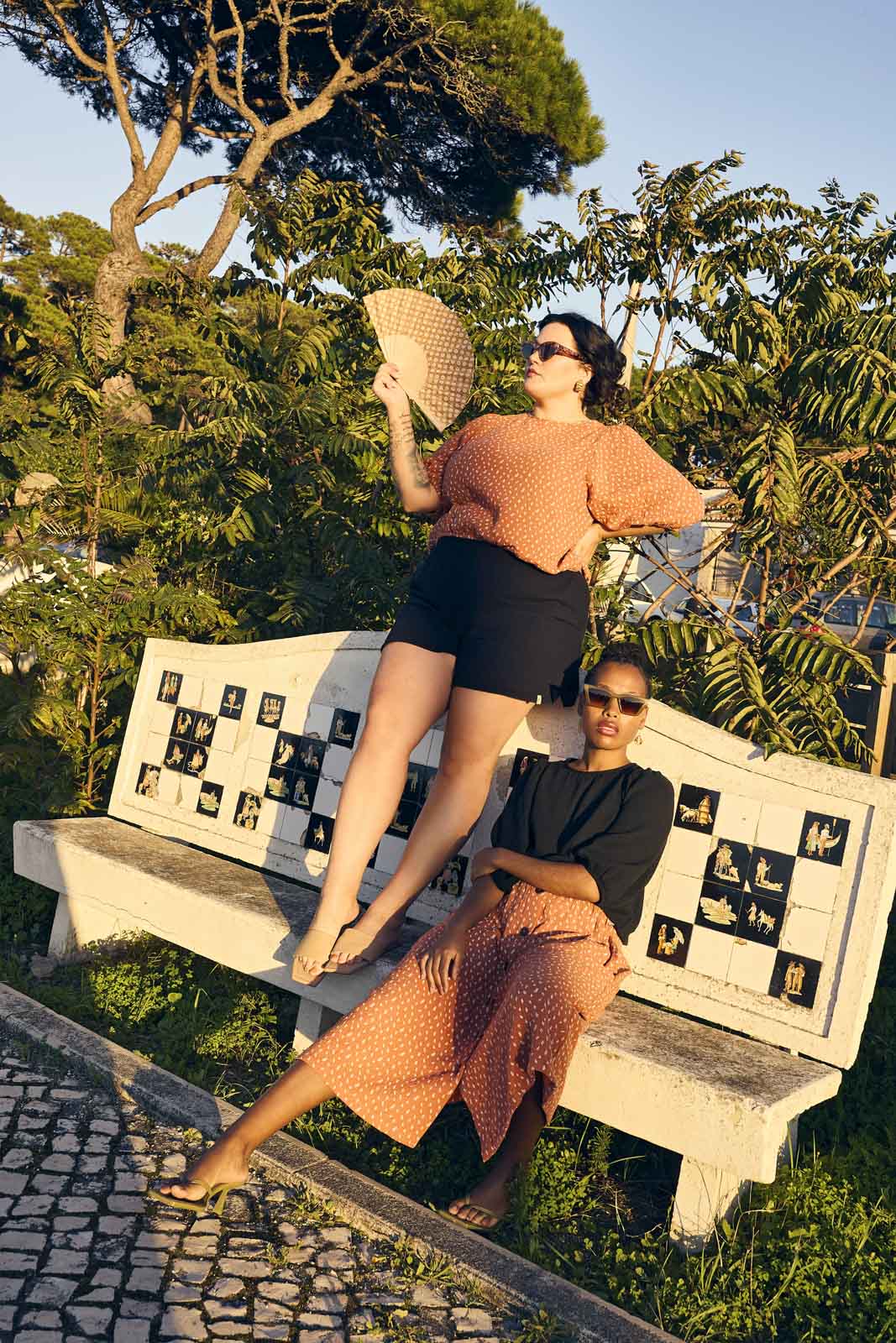 Naisten oranssi puuvillahame minimalistisella kuosilla