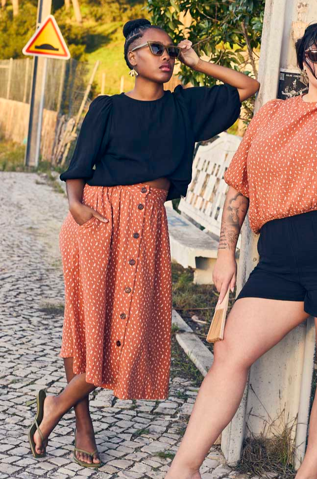 Naisten musta puuvillapaita | modelheight:158, size:XS