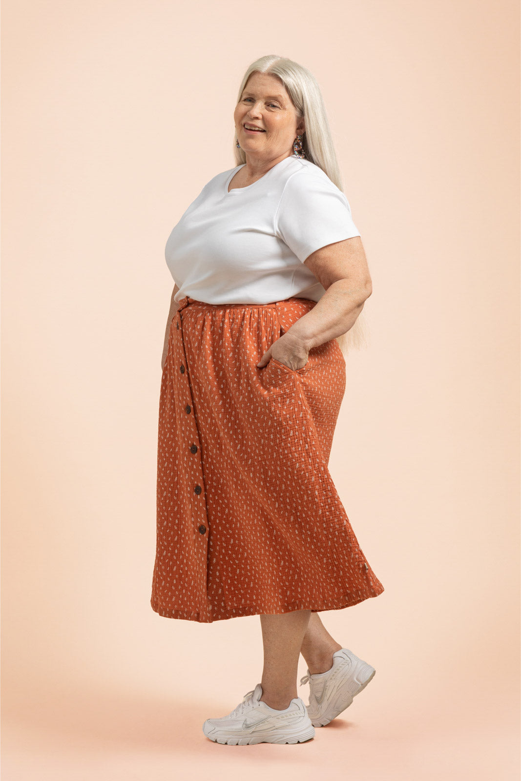 Naisten oranssi puuvillahame minimalistisella kuosilla