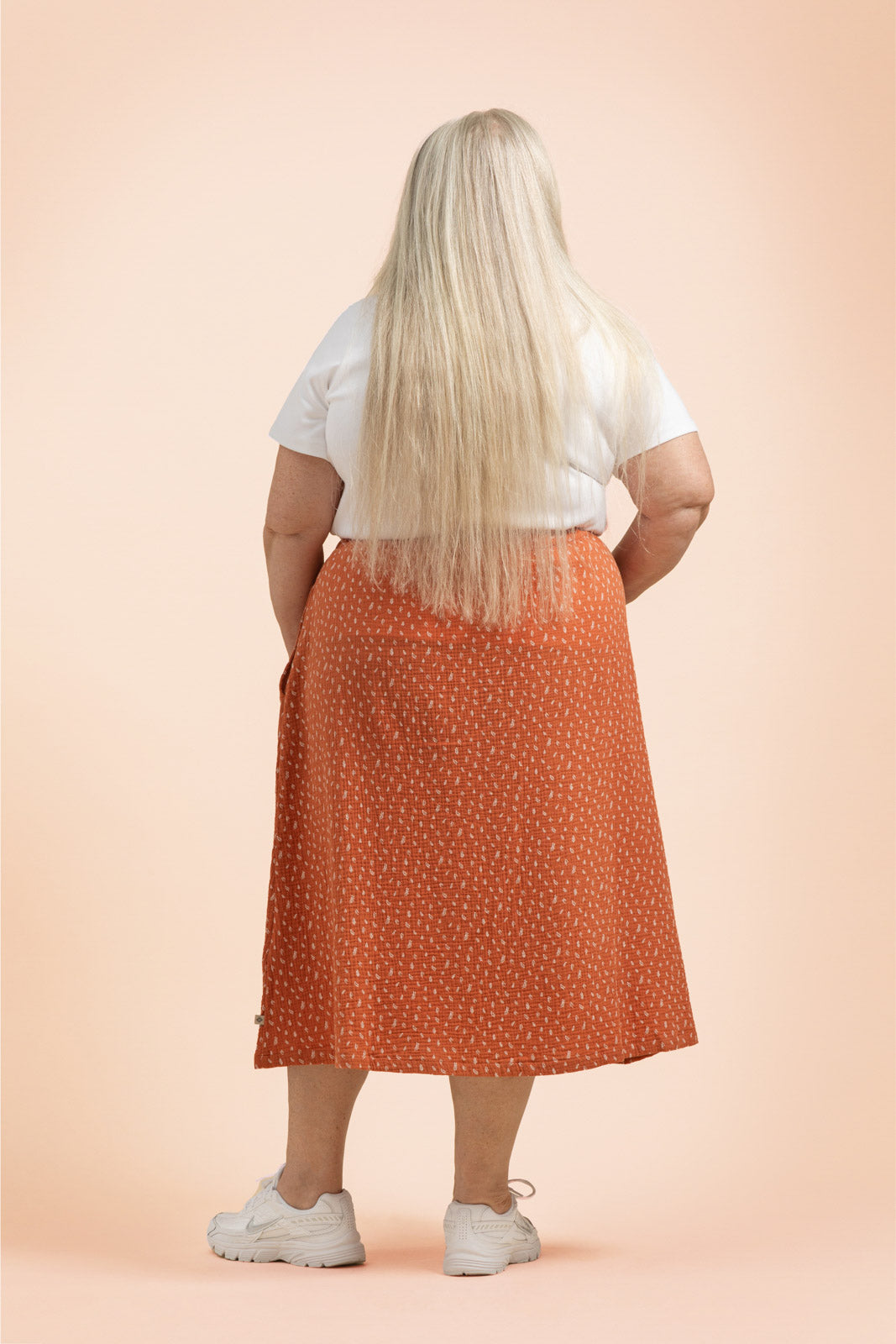 Naisten oranssi puuvillahame minimalistisella kuosilla