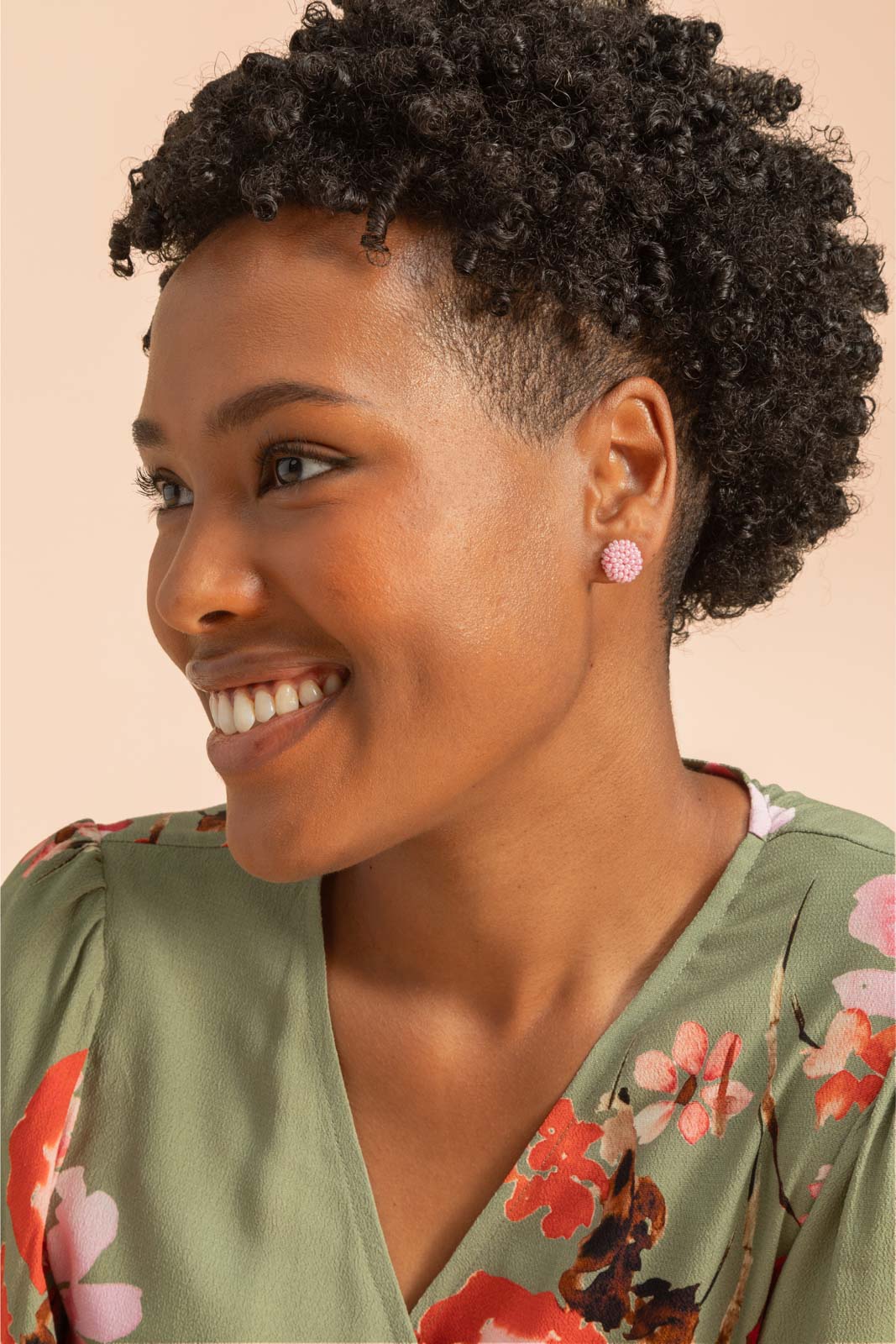 Nepalissa käsintehdyt naisten helmikorvakorut