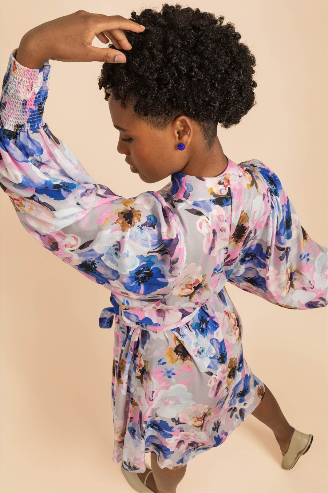 Naisten liila mekko kukkakuviolla | modelheight:158, size:XS