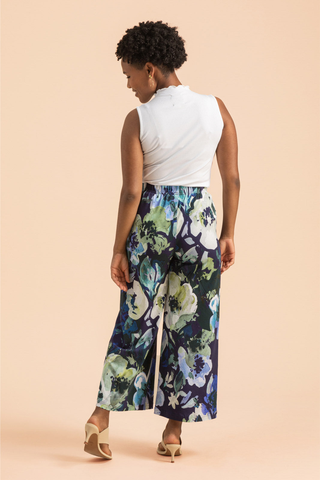 Naisten valkoinen toppi | modelheight:158, size:XS