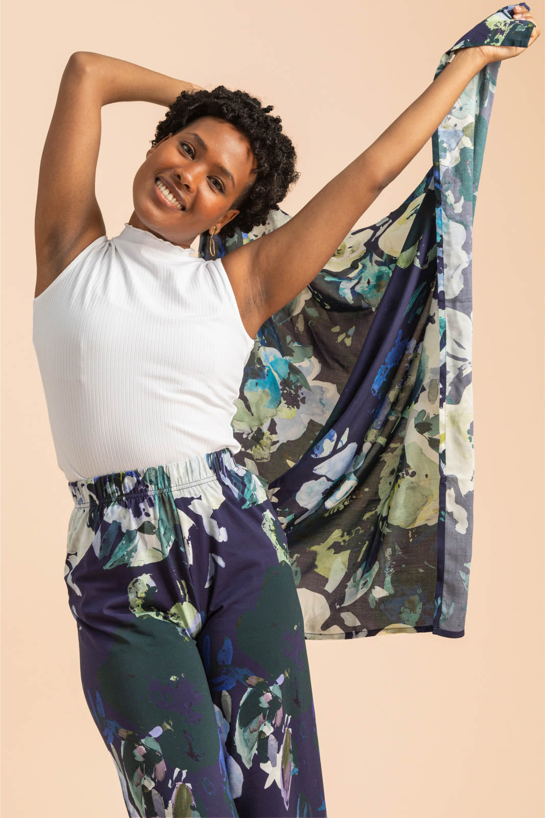 Naisten valkoinen toppi | modelheight:158, size:XS