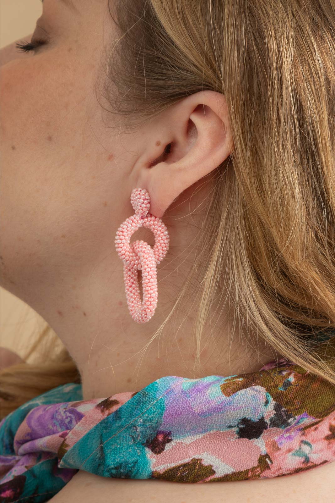 Nepalissa käsintehdyt naisten helmikorvakorut