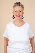 Naisten valkoinen puuvillainen t-paita