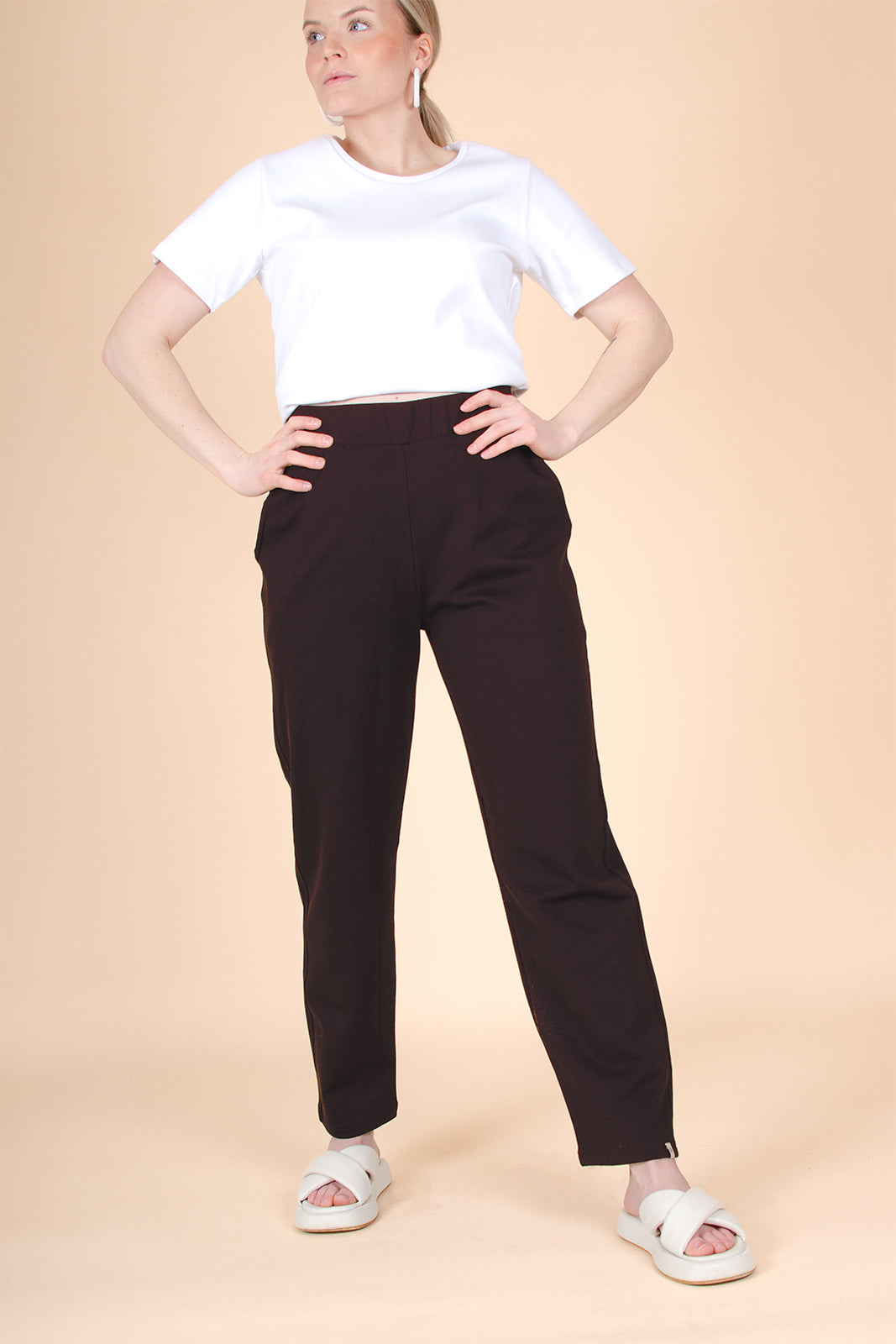 Naisten ruskeat siistit housut | modelheight:166, size:M