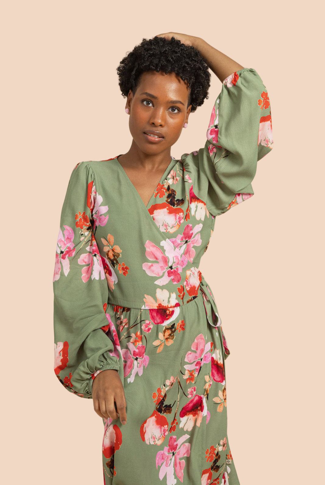 Naisten vihreä kreppiviskoosi kietaisumekko kukkakuosilla