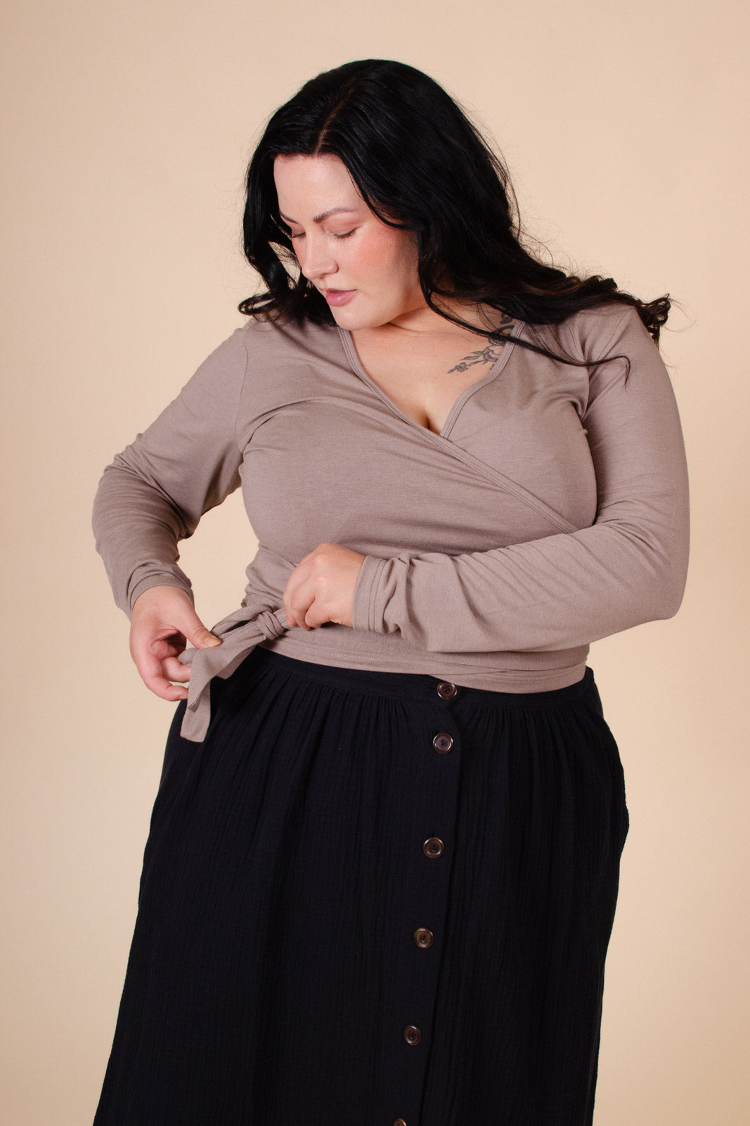 Naisten beige kietaisupaita | modelheight:170, size:XL