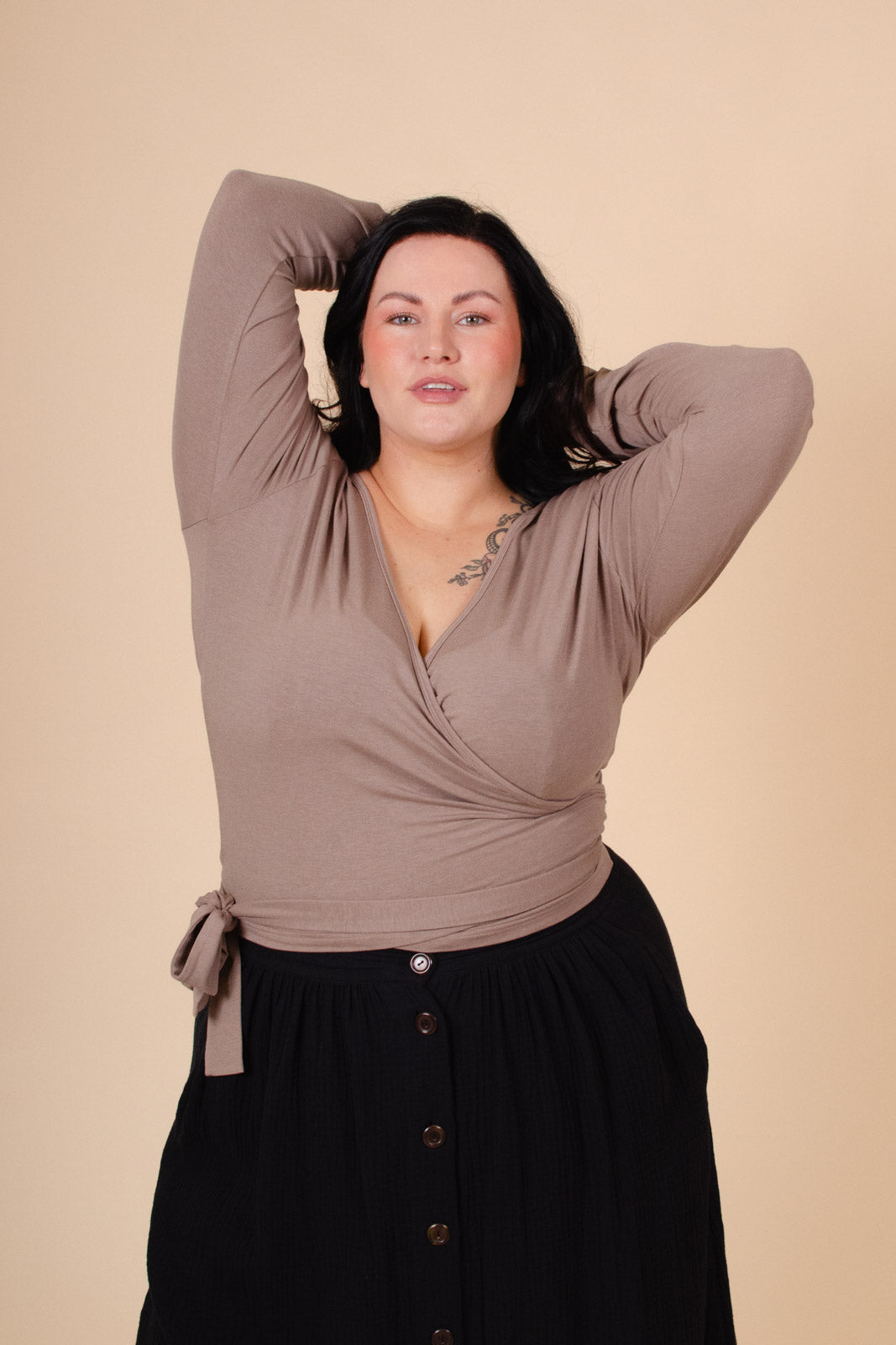 Naisten beige kietaisupaita | modelheight:170, size:XL