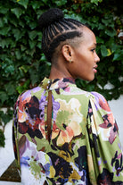 Naisten vihreä paita kukkakuviolla