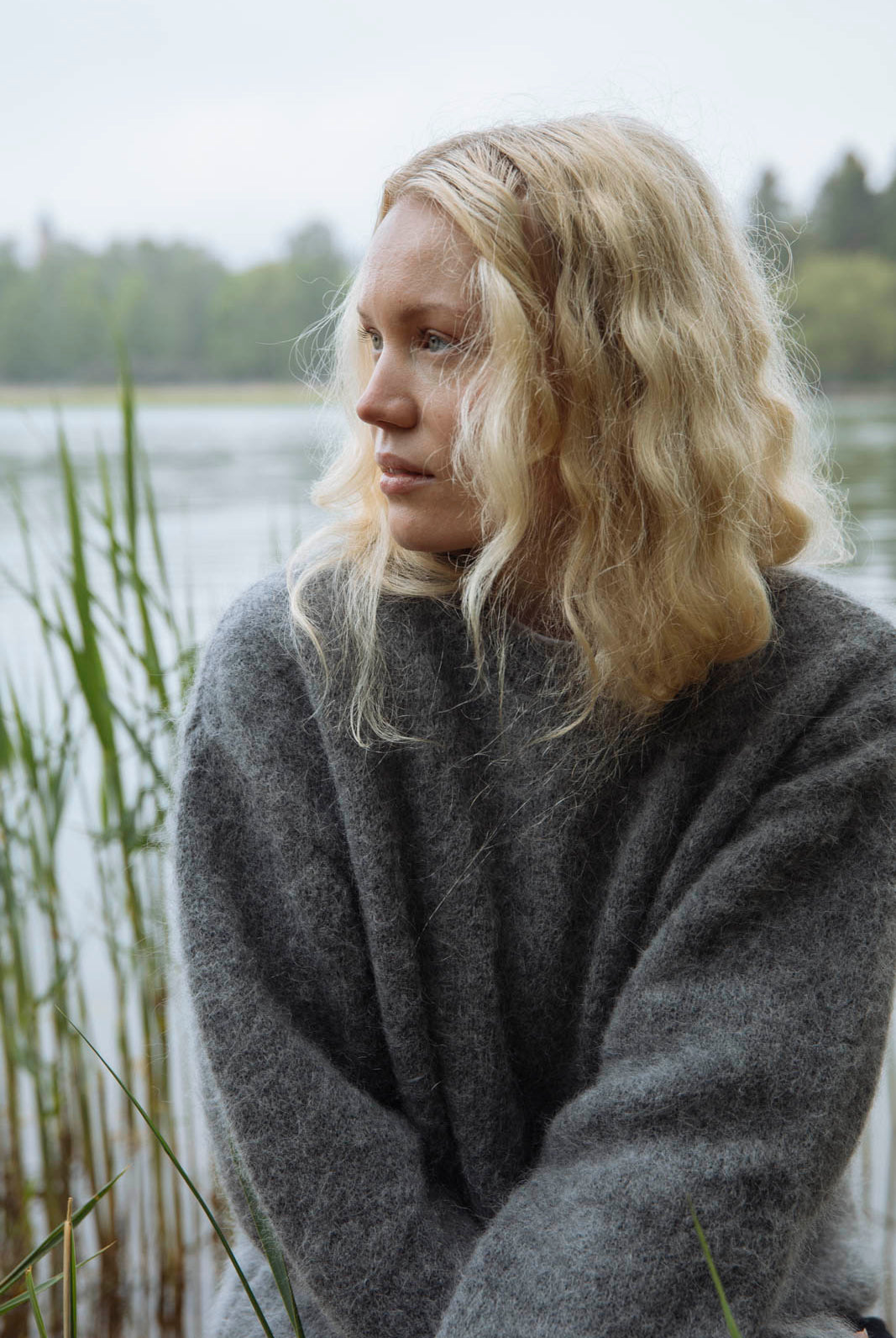 Naisten harmaa alpakka-mohair-neulepaita