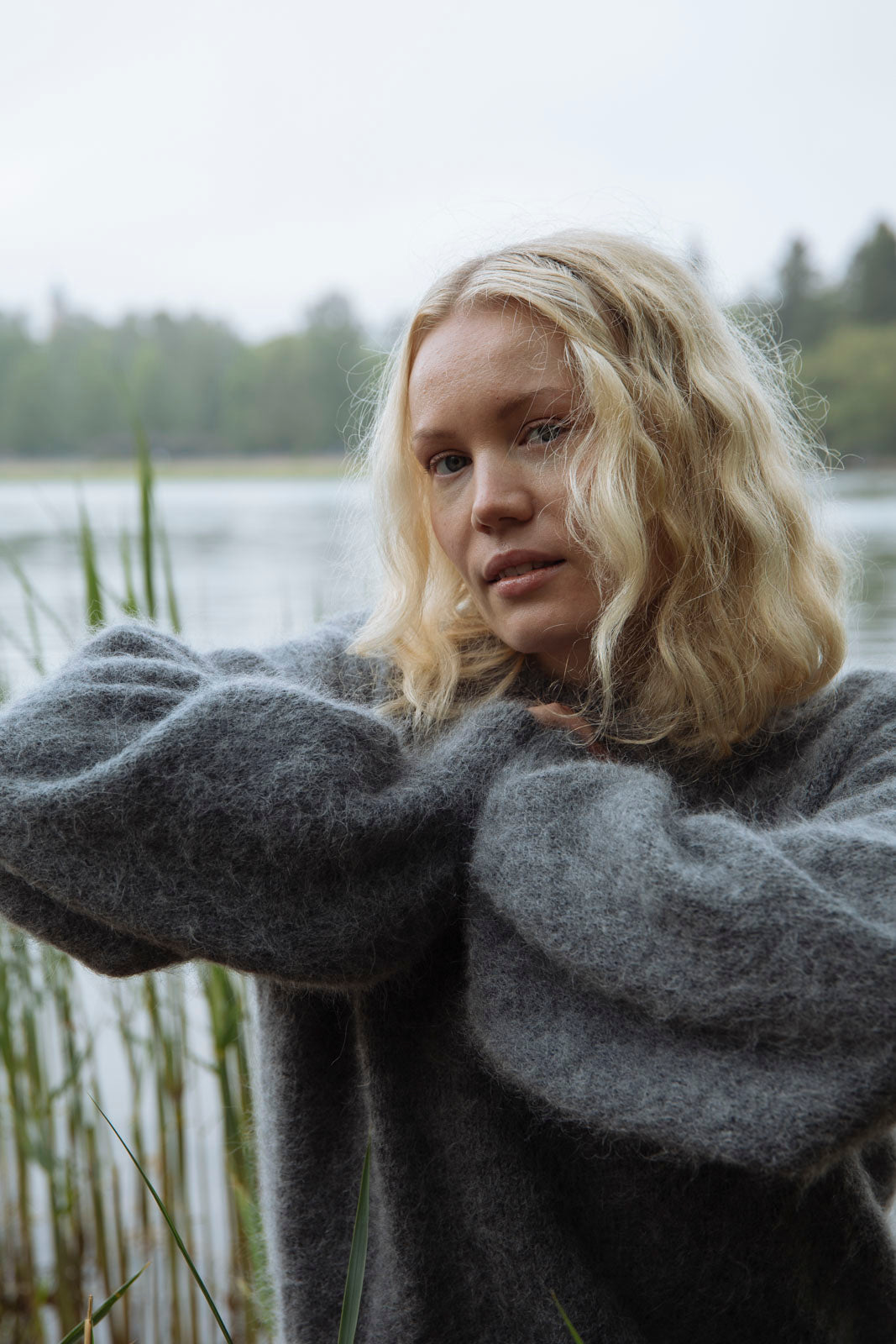 Naisten harmaa alpakka-mohair-neulepaita