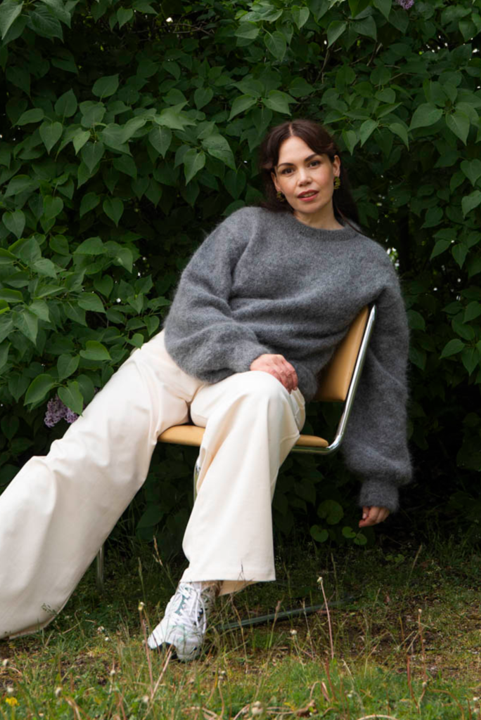 Naisten harmaa alpakka-mohair-neulepaita | modelheight:166, size:M