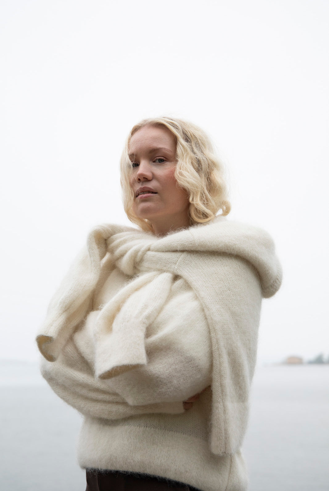 Naisten valkoinen alpakka-mohair-neulepaita