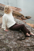 Naisten ruskeat leveälahkeiset täyspitkät housut