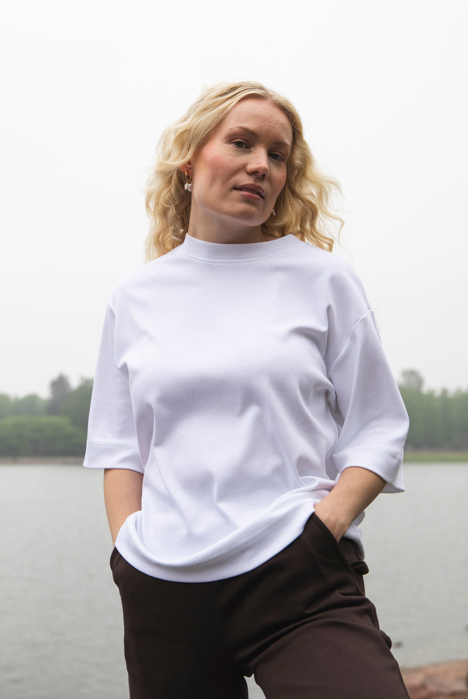 naisten valkoinen oversized t-paita | modelheight:165, size:XS
