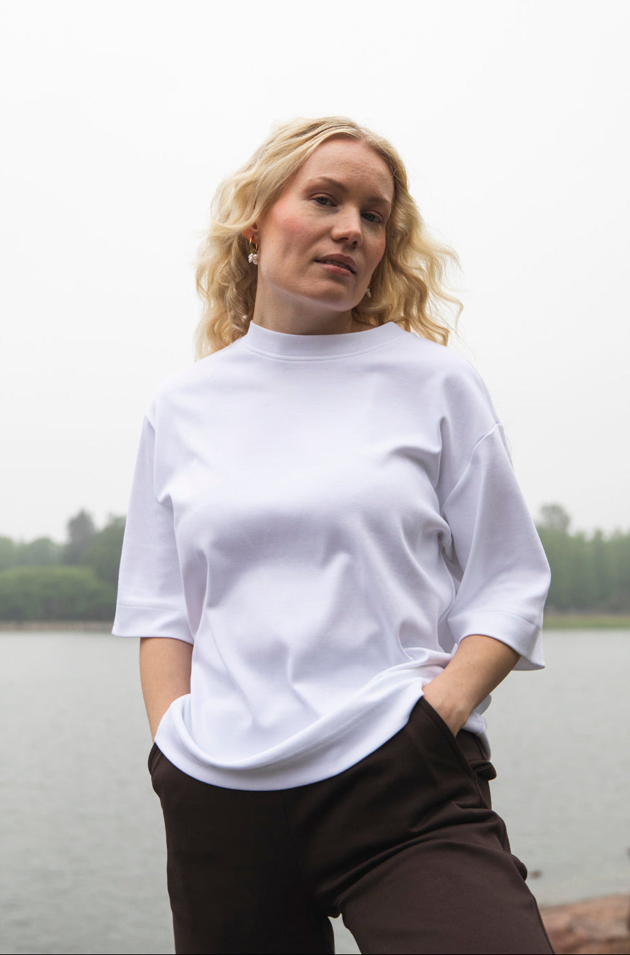 naisten valkoinen oversized t-paita | modelheight:165, size:XS