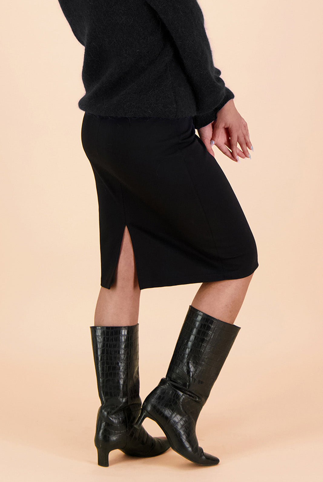 Naisten musta kynähame | modelheight:160, size:XS