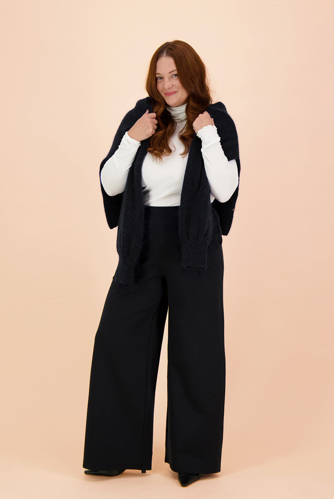 Naisten mustat täyspitkät housut | modelheight:163, size:M