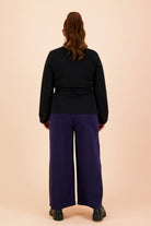 Naisten musta puuvillakietaisupaita