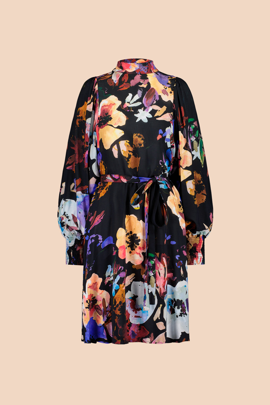 Naisten musta juhlamekko isolla kukkakuosilla