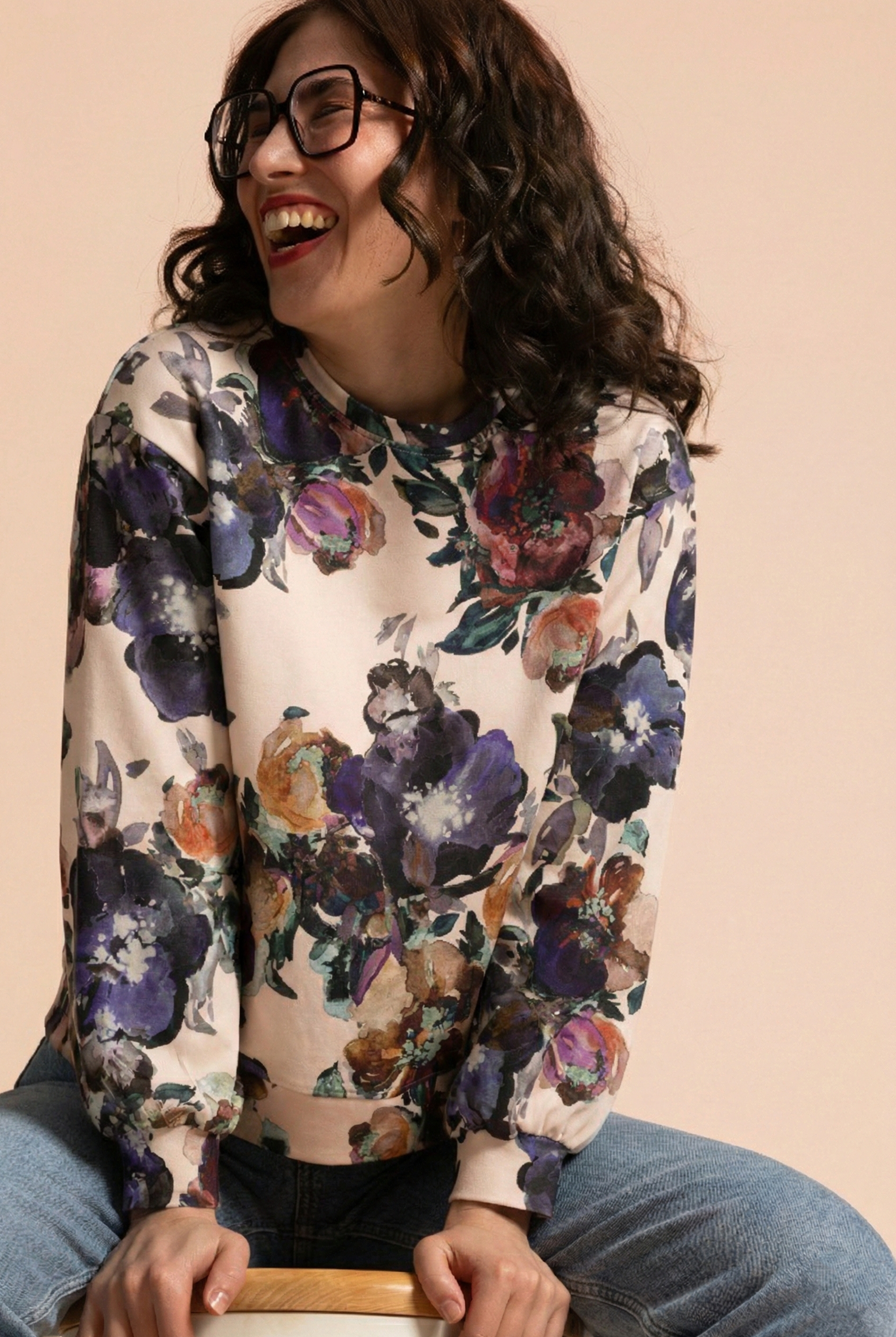 Naisten collegepaita kukkakuosilla| modelheight:163, size:XS