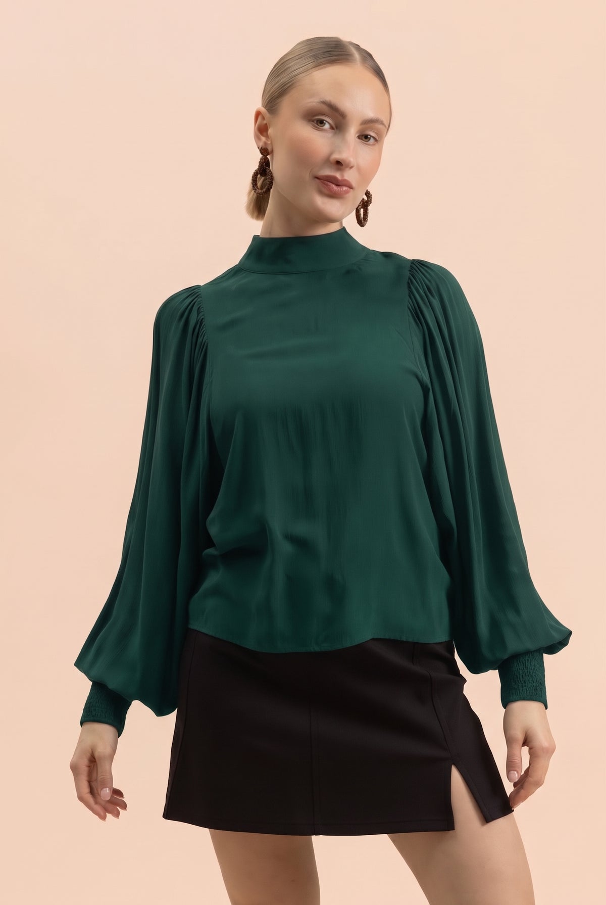 | modelheight:172, size:XS
