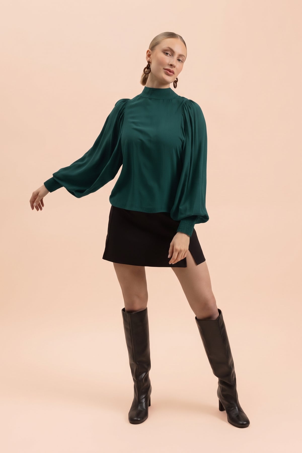 | modelheight:172, size:XS