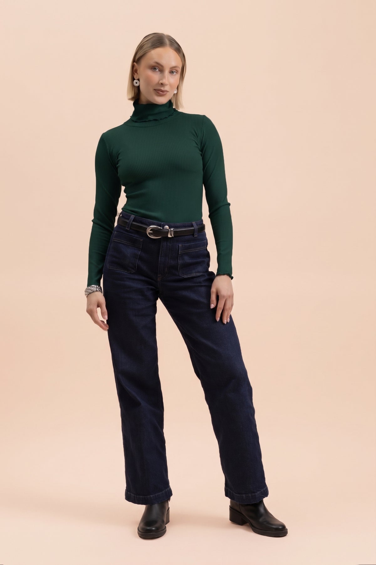 | modelheight:172, size:XS