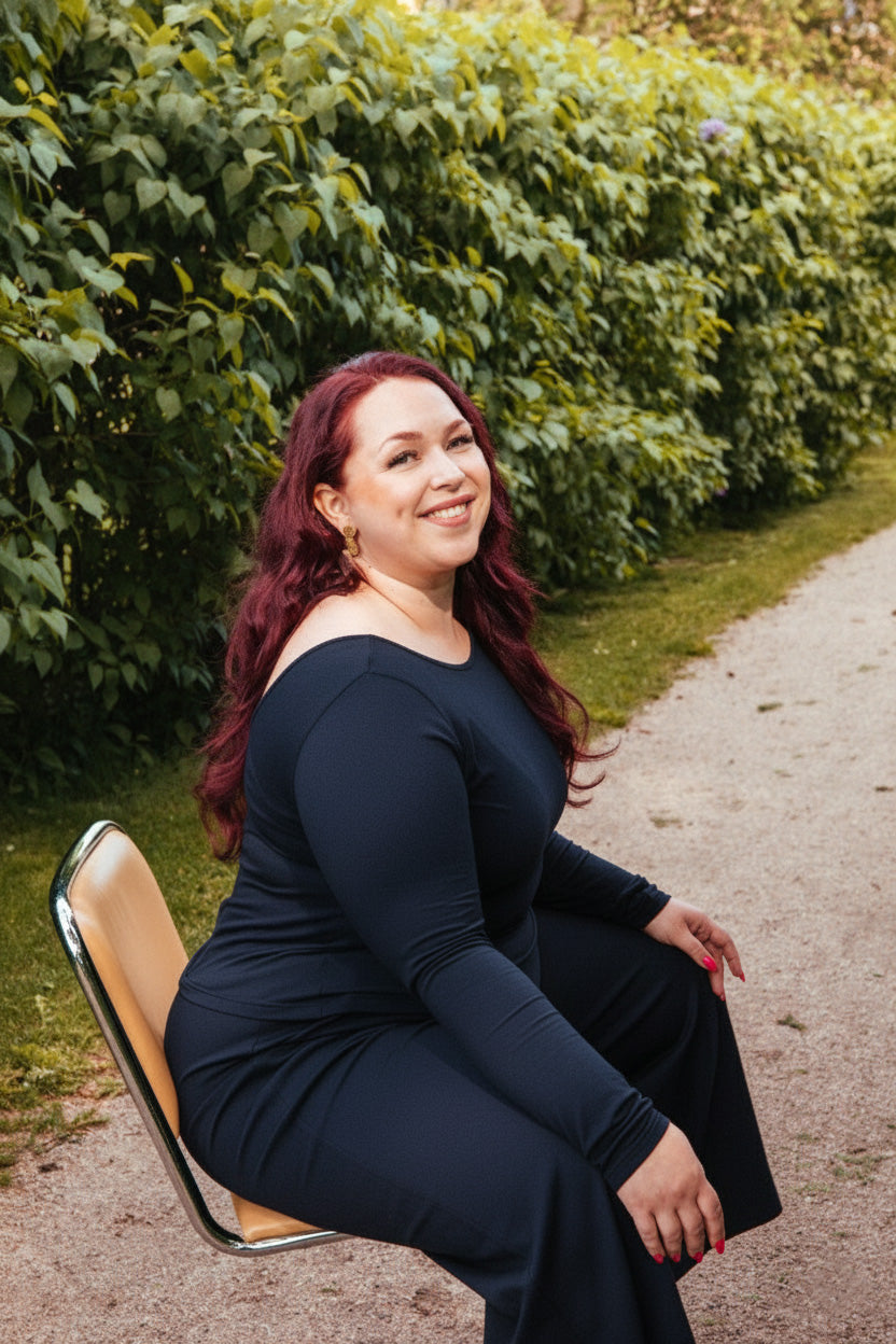 Naisten tummansininen pitkähihainen paita | modelheight:159, size:XL