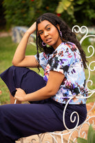 Naisten sininen puuvillapaita kukkakuviolla