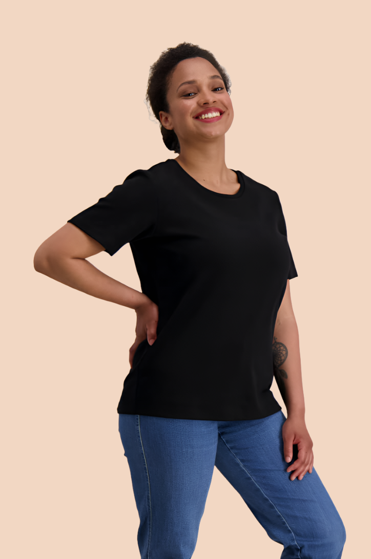 Naisten musta puuvillainen t-paita | modelheight:165, size:M