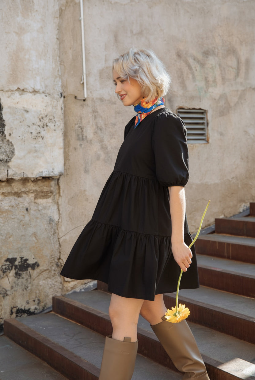 Naisten musta kerroksellinen mekko