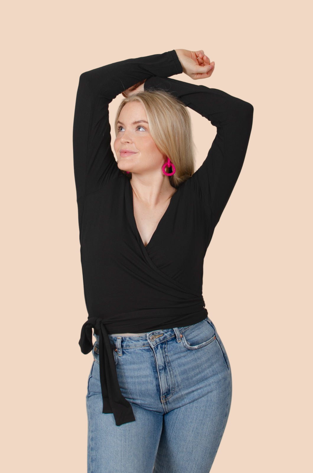 Naisten musta kietaisupaita