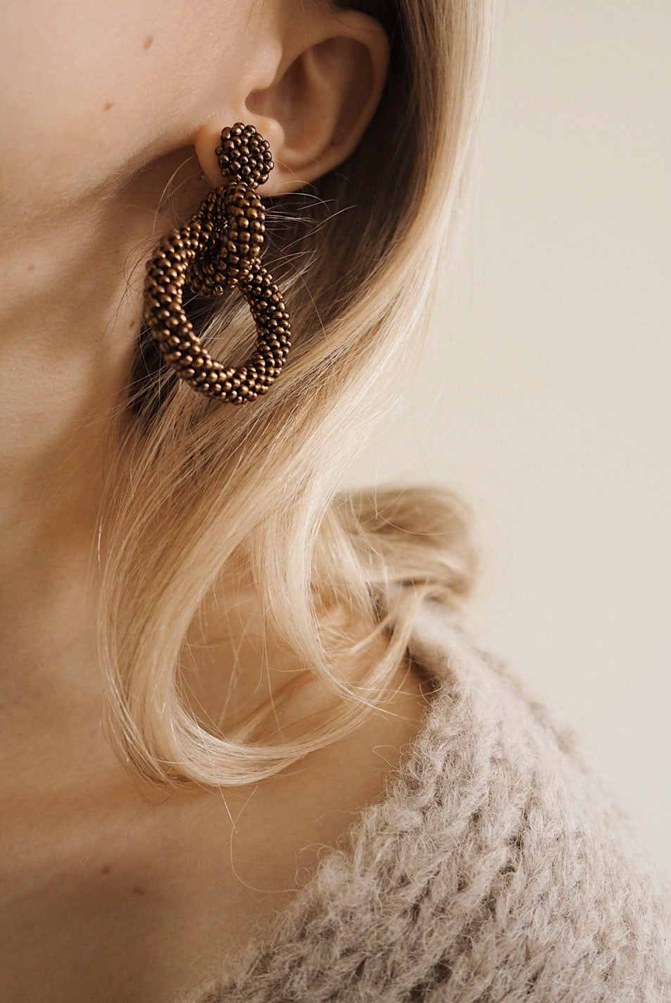 Nepalissa käsintehdyt naisten helmikorvakorut